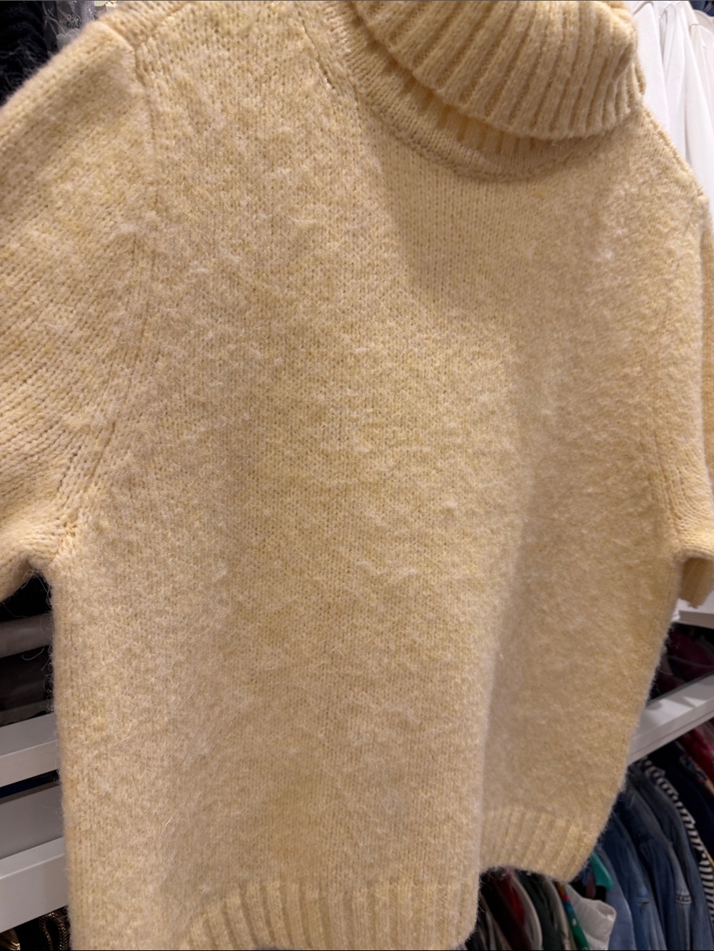 Abercrombie & Fitch Pale Yellow Short-Sleeve Turtleneck Sweater - Picture 2 of 3
